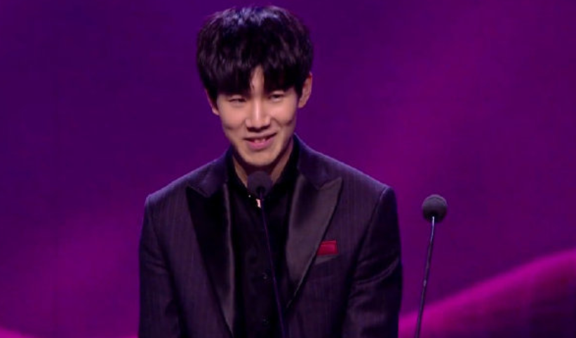 由球员市场 由球员市场