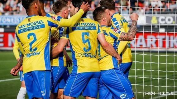 中的表现逐 中的表现逐